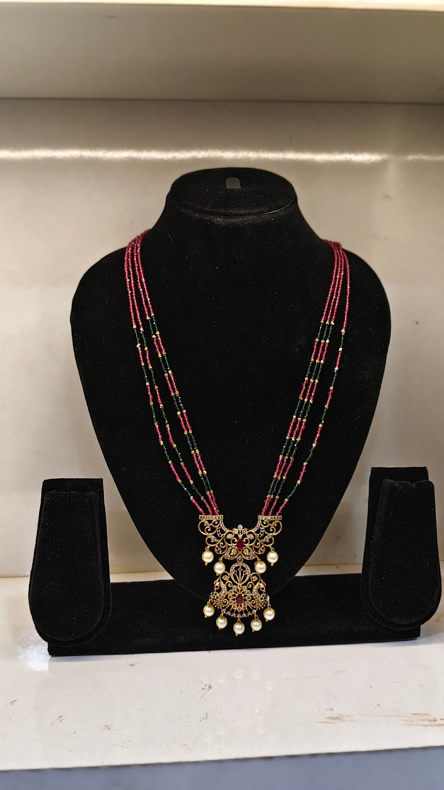 mehendi polish pendant